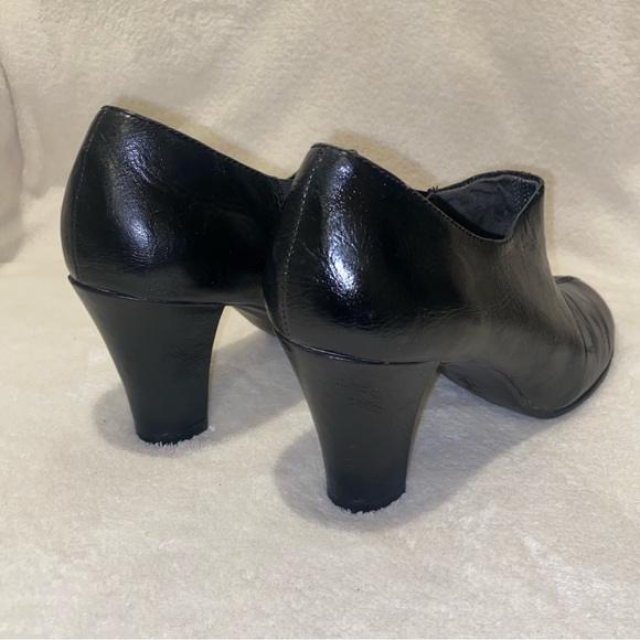 Vintage Black Leather Style Heeled Boots - Picture 4 of 7